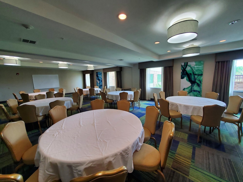 holiday inn express hotel and suites pearland by ihg