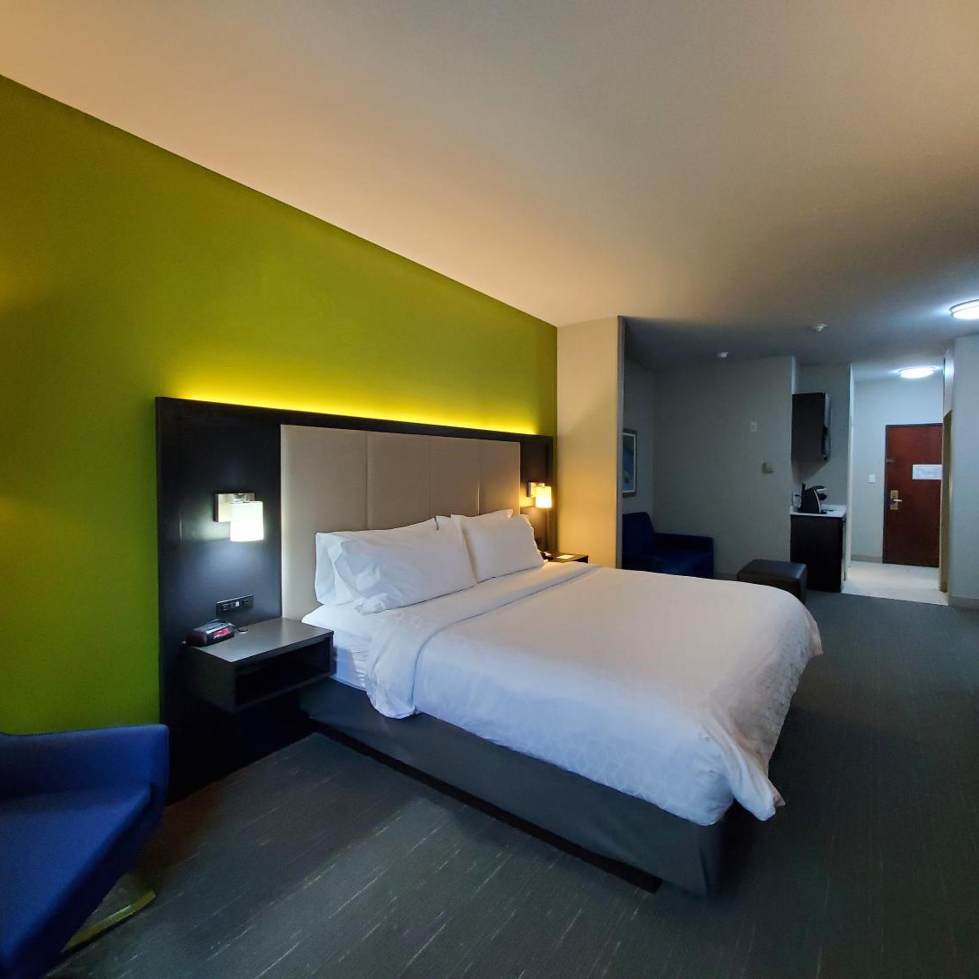 holiday inn express hotel and suites pearland by ihg