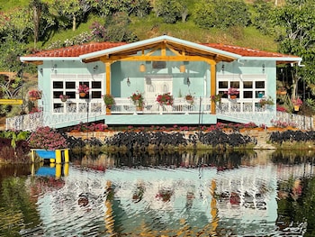 hotel lago valdivia