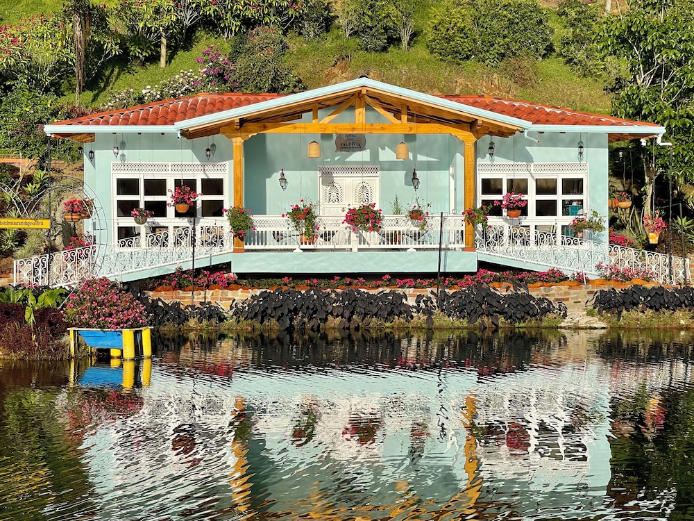 hotel lago valdivia