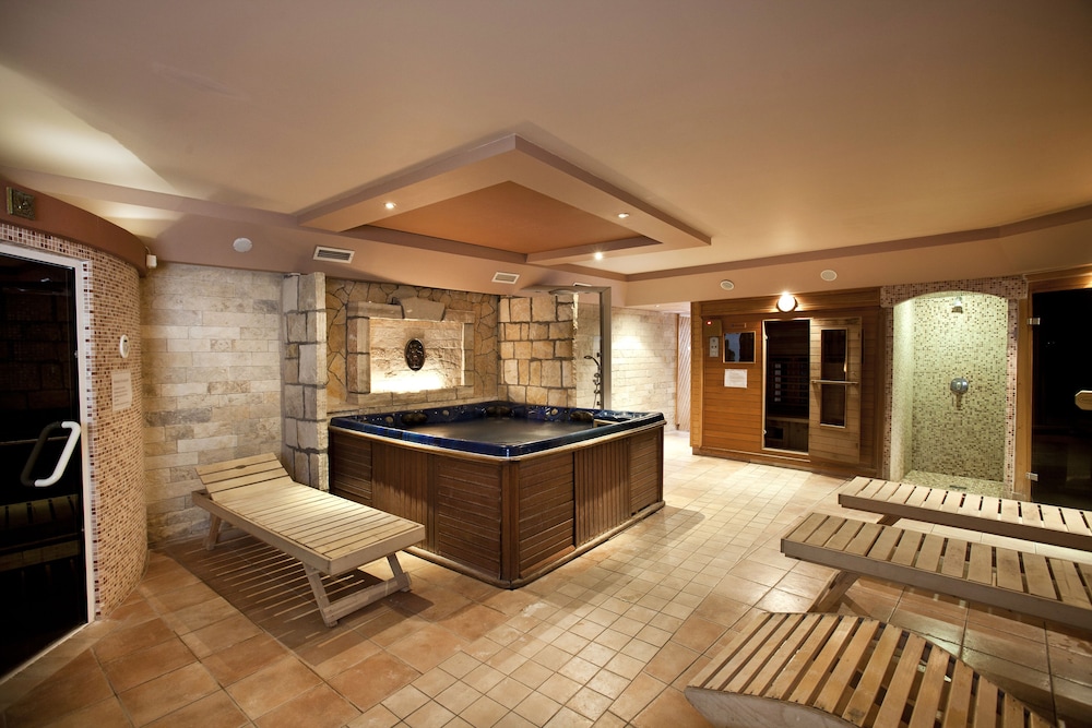 hotel makar sport and wellness