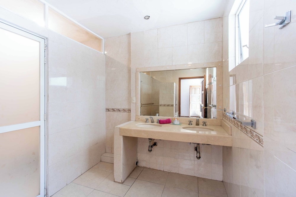 la paz and love hostel