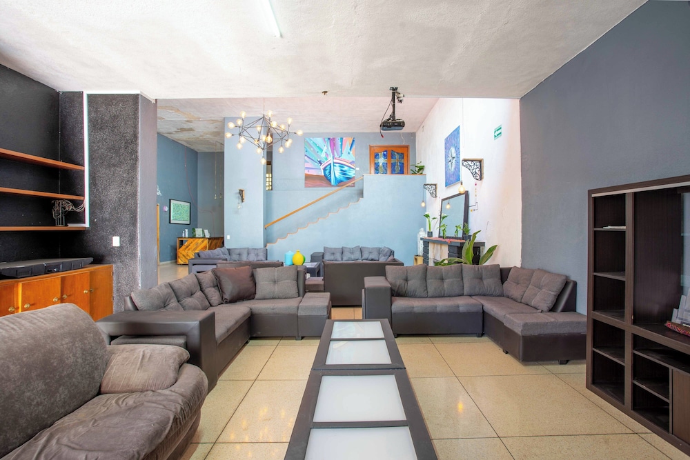 la paz and love hostel