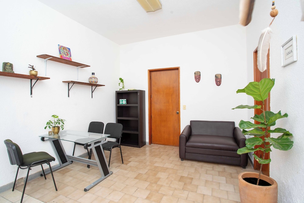 la paz and love hostel