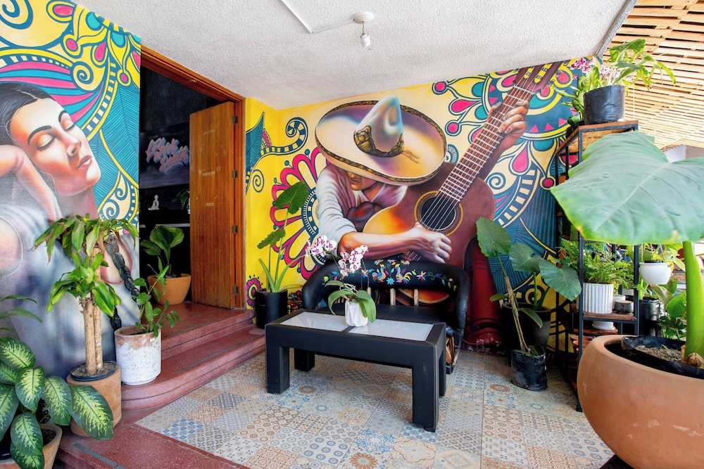 la paz and love hostel