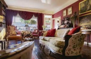 Weaverville Hotel,,2 star