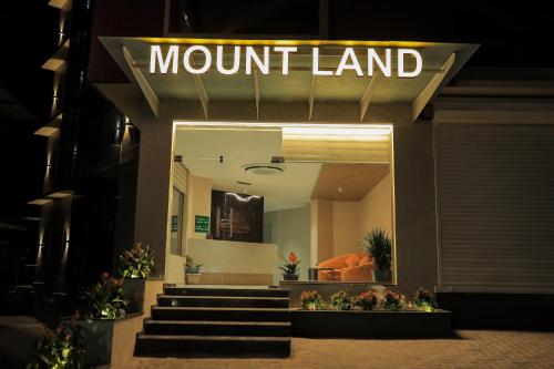Mount Land,,3 star