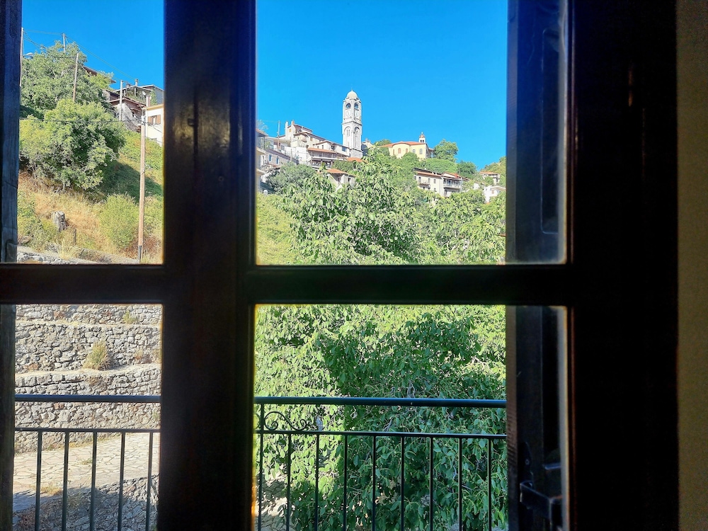 dione by open city hotel