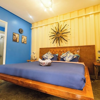 queens english garden and strawberry farm