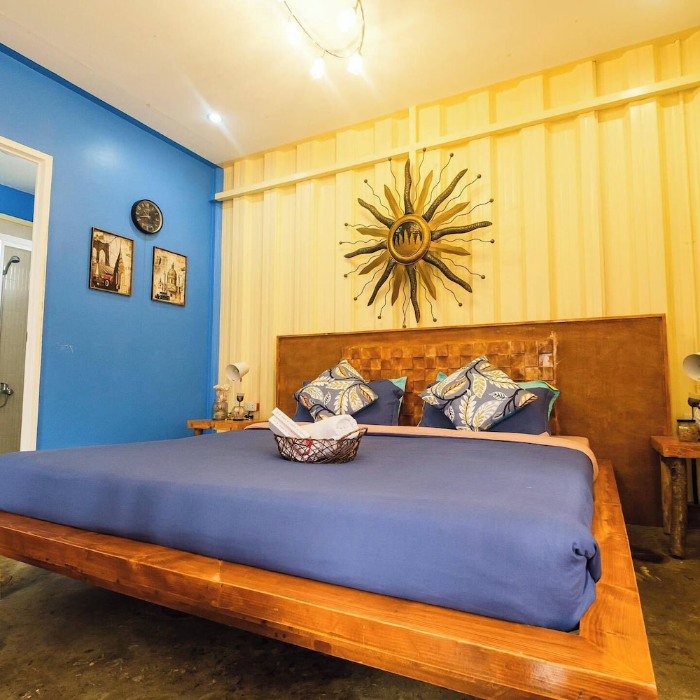 queens english garden and strawberry farm