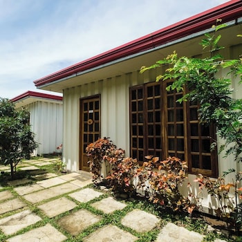 queens english garden and strawberry farm