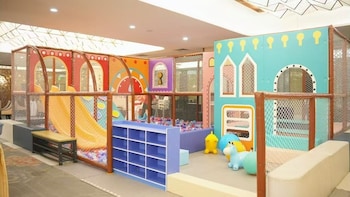 halcyonbower international hotel