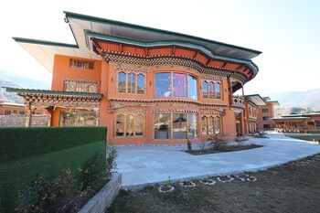 paro grand resort