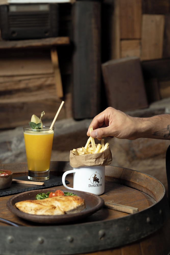 hotel y restaurant dona rode