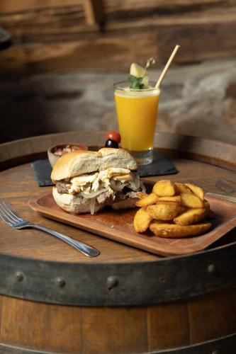 hotel y restaurant dona rode