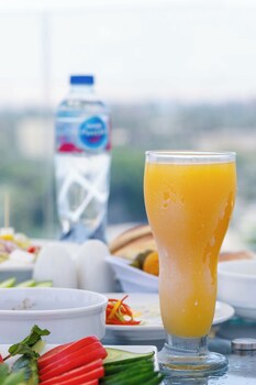 pyramids sunshine view