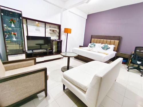 salaam suites hotel