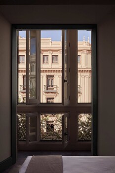 u sense granada gran via