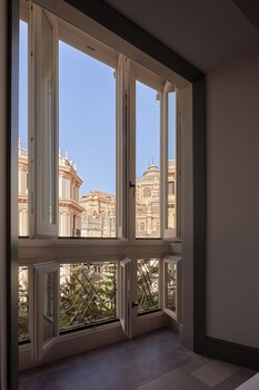 u sense granada gran via