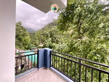 rudram aura x one light stays