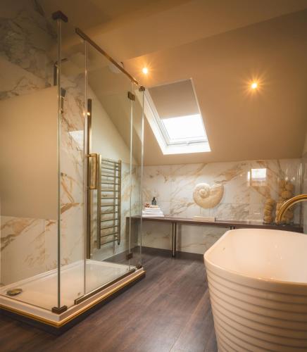 howfield hotel