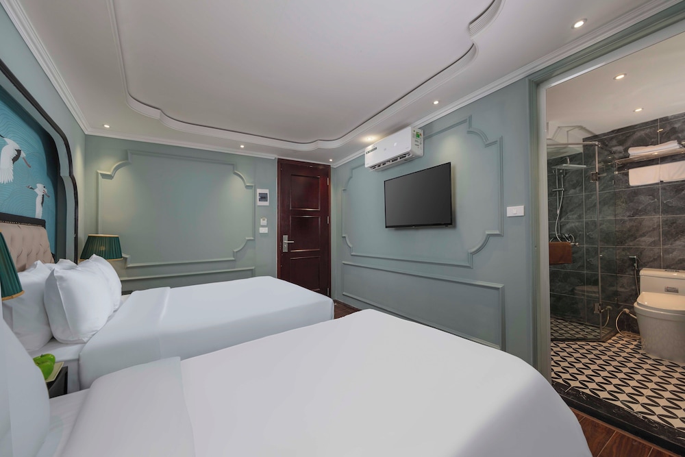 madelise central grand hotel