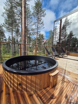 invisible forest lodge