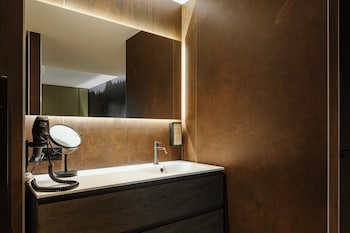 cc nomie hotel restaurant