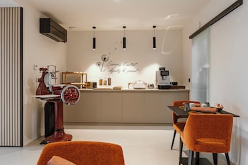 cc nomie hotel restaurant