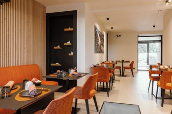 cc nomie hotel restaurant