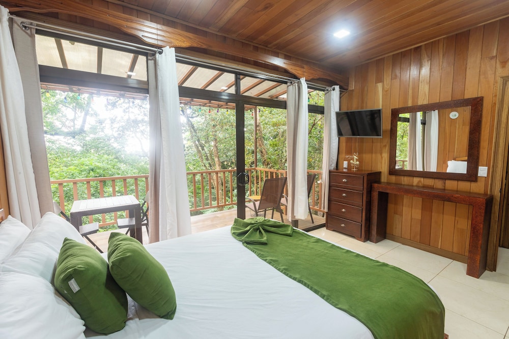 casas clusia monteverde