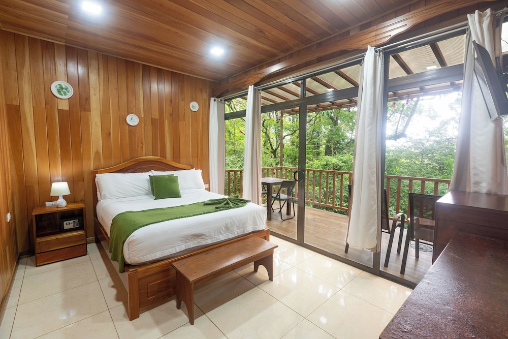casas clusia monteverde