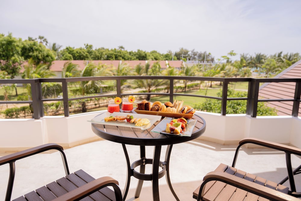 uppuveli beach by dsk