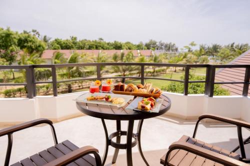 uppuveli beach by dsk