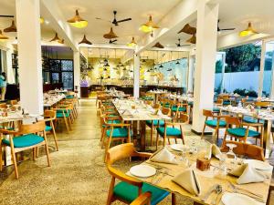 uppuveli beach by dsk