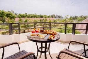 uppuveli beach by dsk