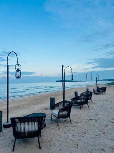 uppuveli beach by dsk