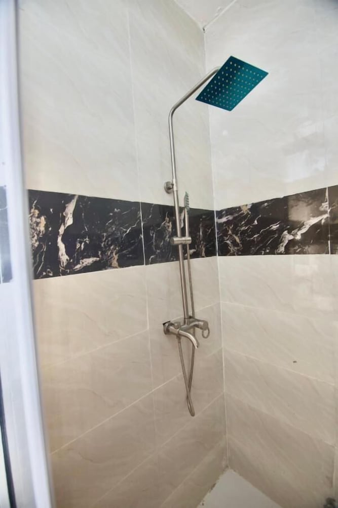 adachukwu hotel and suites