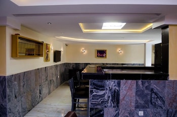adachukwu hotel and suites