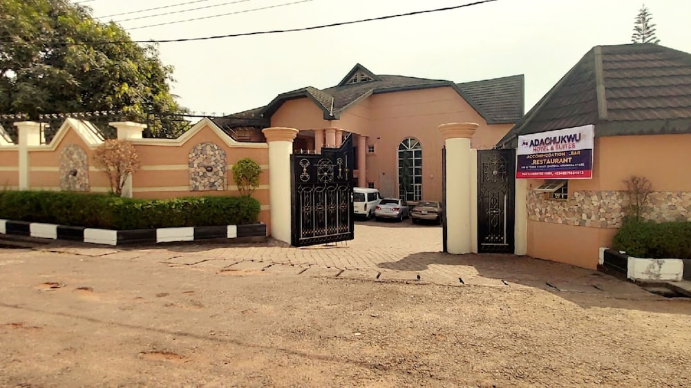 adachukwu hotel and suites
