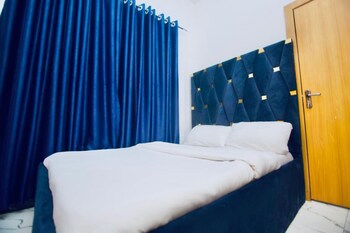 adachukwu hotel and suites