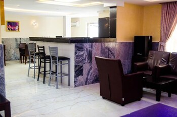 adachukwu hotel and suites