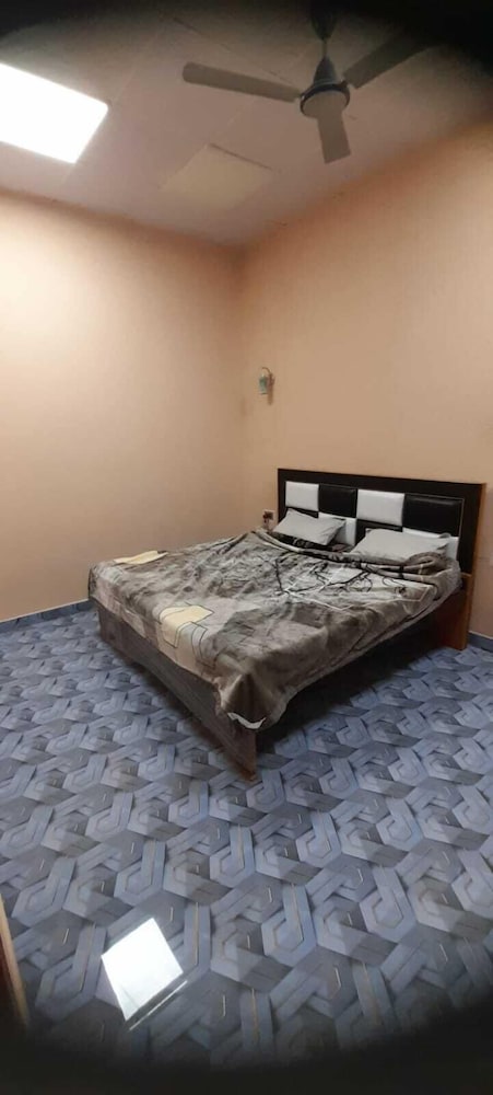 shiv kashi lawn and guest house