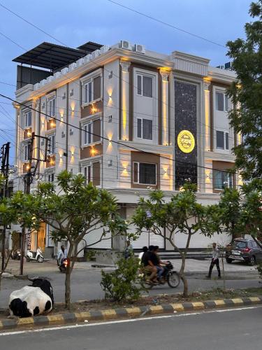 Hotel Rudhav Palace,,2 star