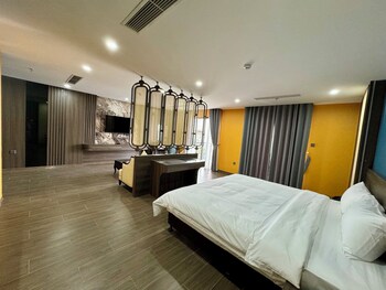 luxury phoenix hotel 2