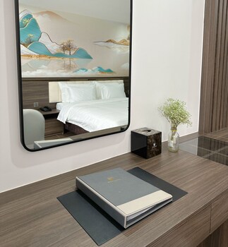 luxury phoenix hotel 2