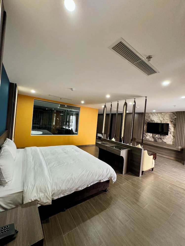 luxury phoenix hotel 2