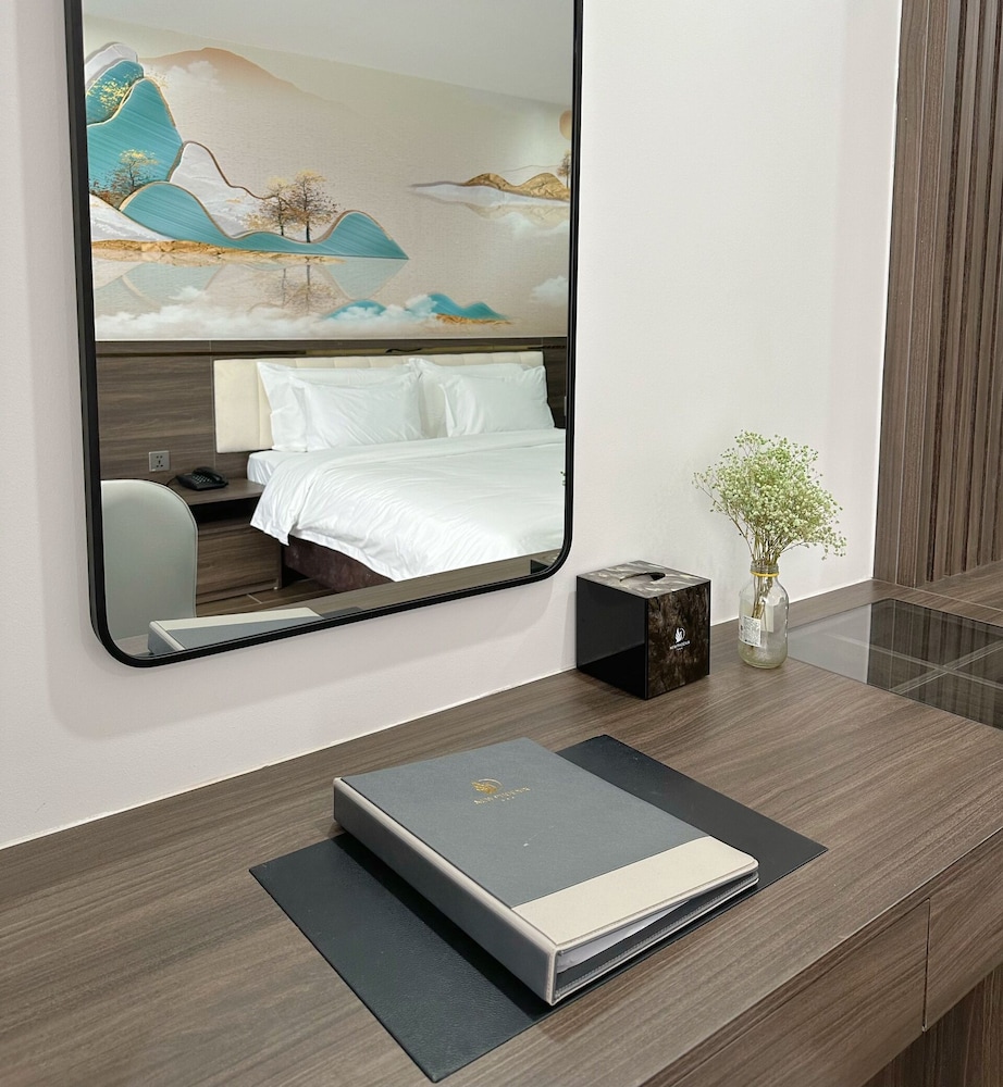 luxury phoenix hotel 2