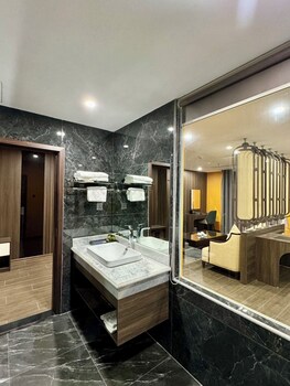 luxury phoenix hotel 2