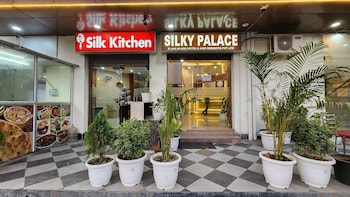 hotel silky palace by grb